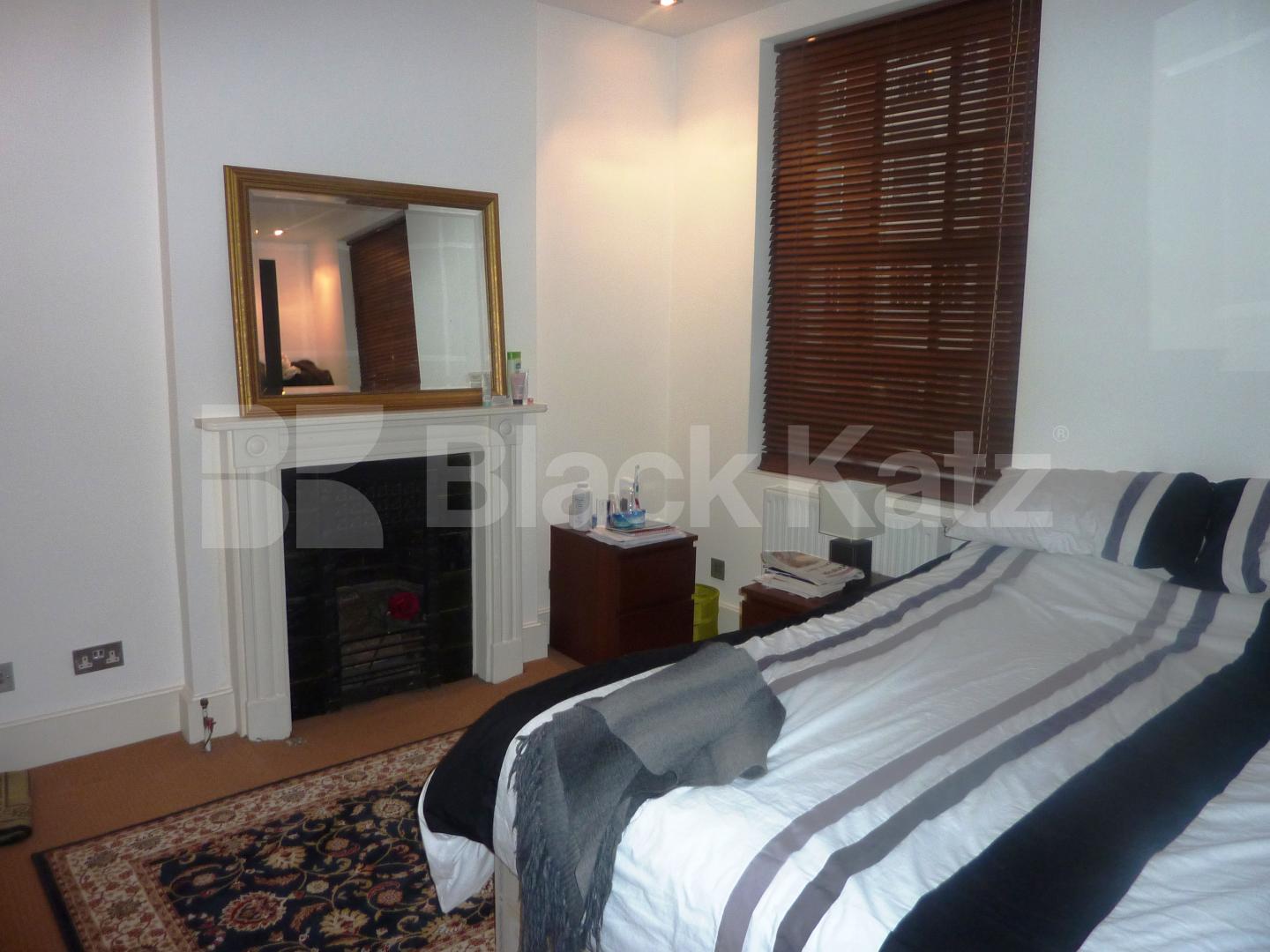 			MINUTES TO HYDE PARK & OXFORD STREET!, 2 Bedroom, 1 bath, 1 reception Flat			 Kendal Street, HYDE PARK